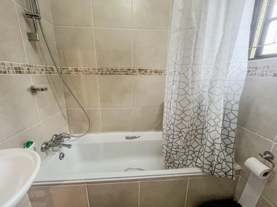 To Let 1 Bedroom Property for Rent in Pinelands Western Cape